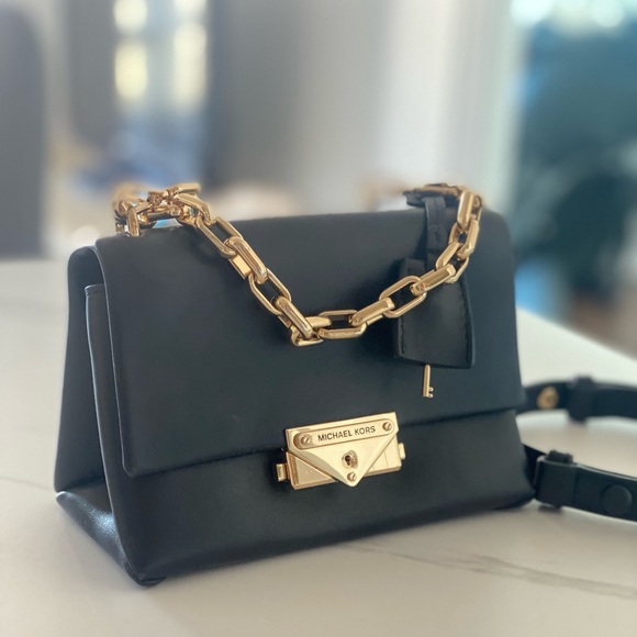 Micheal kors bag. - Picture 2 of 3